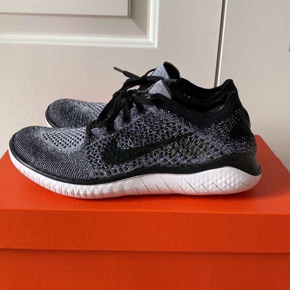 Nike - Women’s Nike Free Run Flyknit 2018 in Grey - Picture 5 of 8